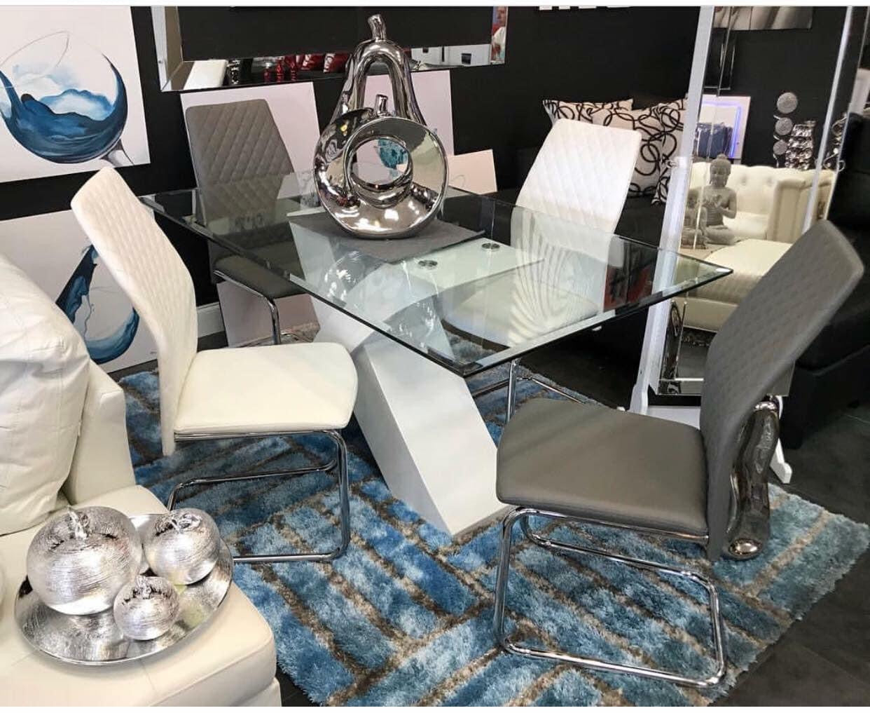 DINING ROOM SET