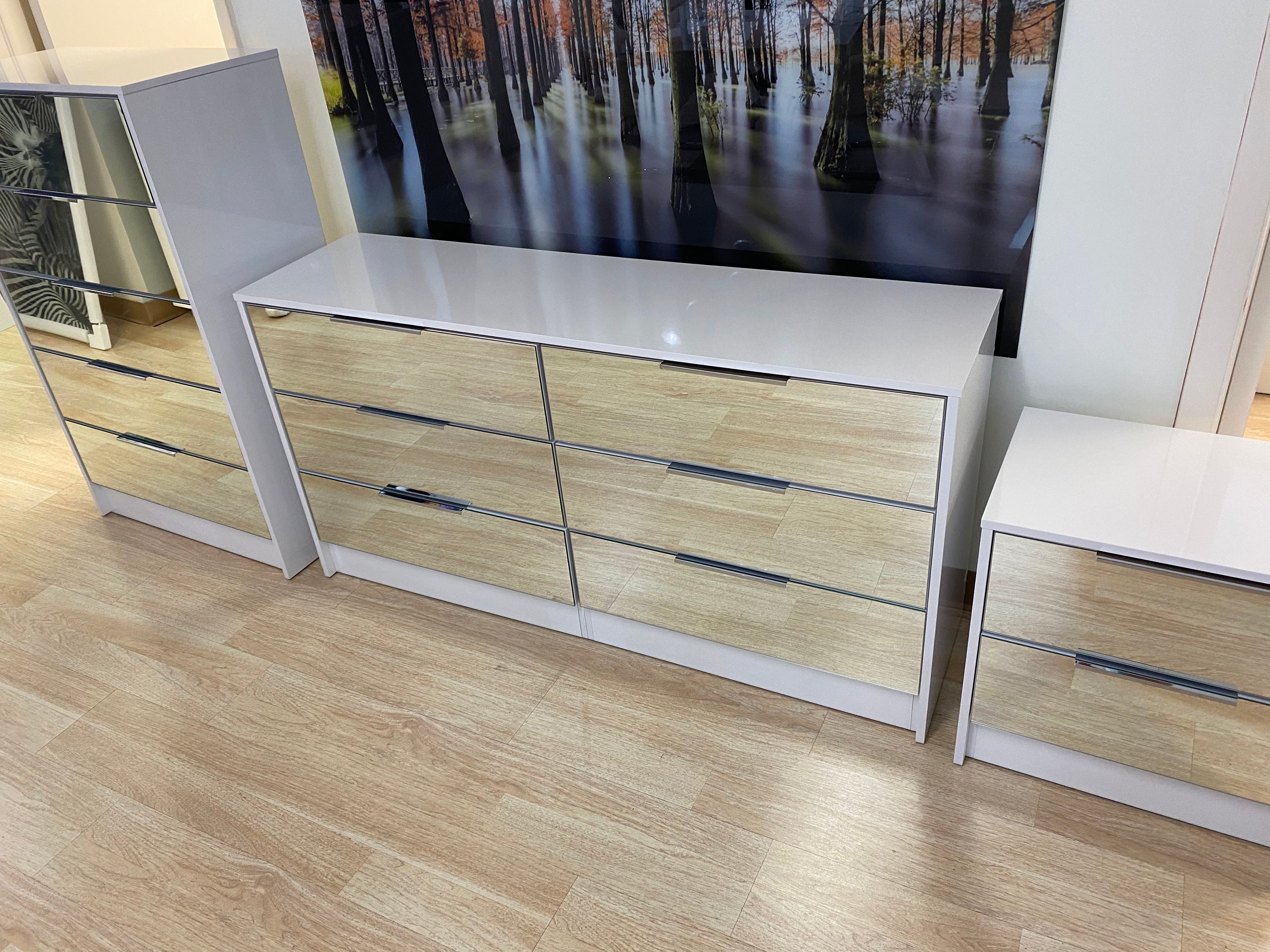 DRESSER