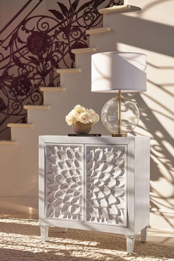 Accent cabinet